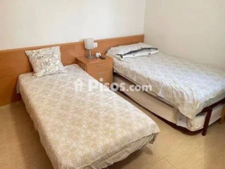 Piso en alquiler en Carrer de Cadaloques - Foto 3
