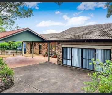 Spacious Beachside Family Home – Just a Short Walk to the Beach! - Photo 1