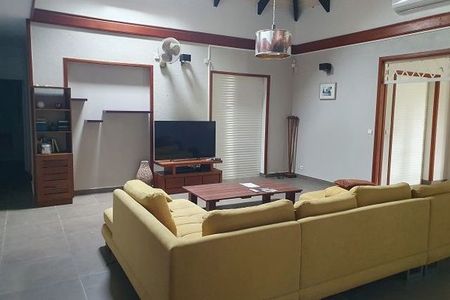 Location Maison 6 pièces 216m² - Photo 2