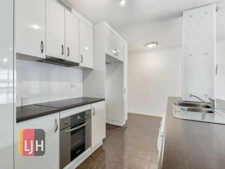 FULLY AIR CONDITIONED UNIT IN HEART OF BRISBANE CBD ! - Photo 4