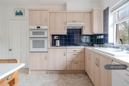 5 bedroom detached house to rent - Photo 4