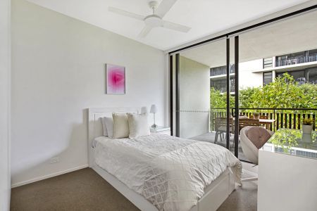 3 MONTH LEASE ONLY. FULLY FURNISHED RESIDENCE OF UNPARALLELED QUALITY. LIFT ACCESS - Photo 3
