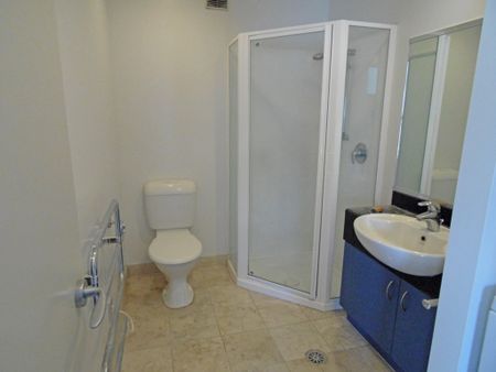 Modern Apartment Located on Fringe of Viaduct - Photo 4