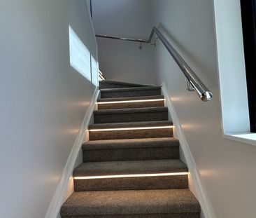 Beautiful Modern Family Home in a Prime Howick Location - Photo 3