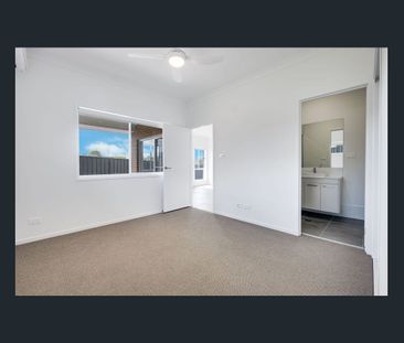 NEAR NEW - AMAZING LOCATION 3 BEDROOM DUPLEX - Photo 2