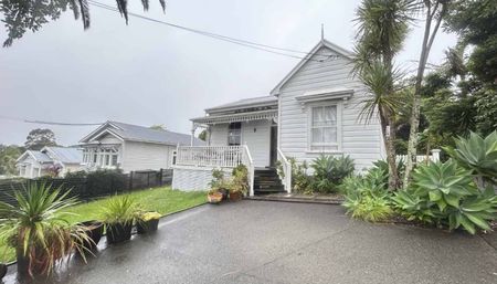 Spacious Westmere Home Opposite the School – Great Living & Entertaining Spaces - Photo 5