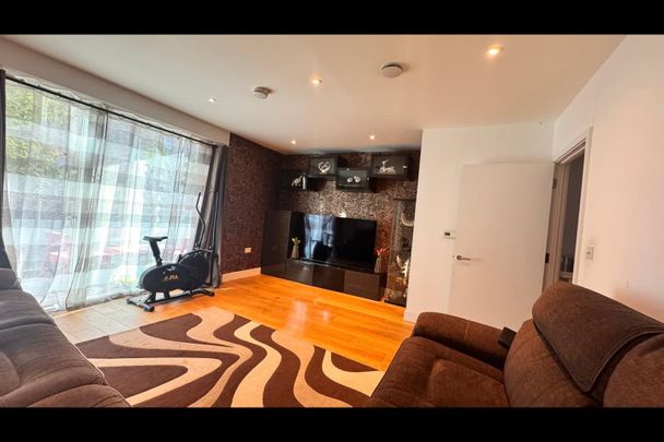 3 Bed Maisonette, Latimer Square, SE10 - Photo 1