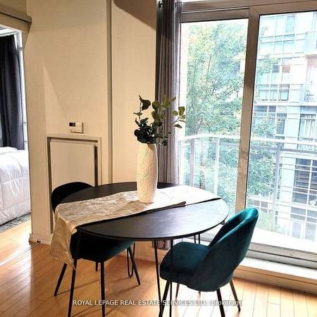 QUEEN WEST HARD LOFT 2 BEDS 2 BATHS - Photo 1