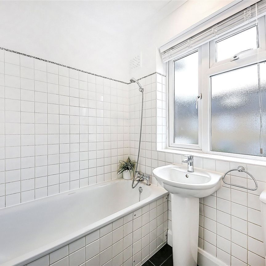 Chesham Court, Trinity Road, London, SW18 - Photo 1