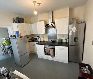 1 bedroom in a house share to rent - Photo 4
