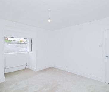 St. Pauls Avenue, BARRY - Photo 4