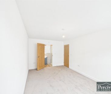 3 bedroom end of terrace house to rent - Photo 5