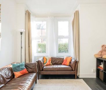 4 bedroom end of terrace house to rent - Photo 1