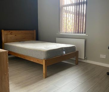 3 bedroom flat to rent - Photo 1