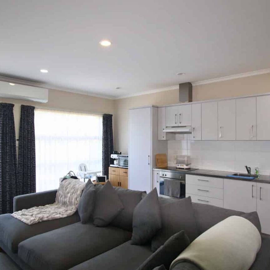 Easy Living - Photo 1