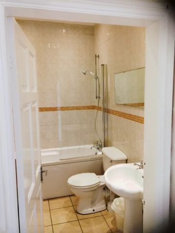 3 Bedrooms 1 bathroom - Photo 5