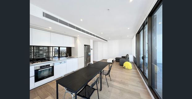 Fully furnished 2 Bedrooms Apartment On a High level With a City View! - Photo 1