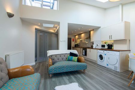 Completely remodelled to spectacular standard! - Photo 2