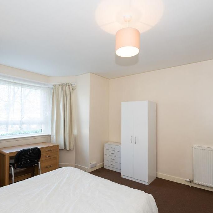 3 bedroom flat to rent - Photo 1
