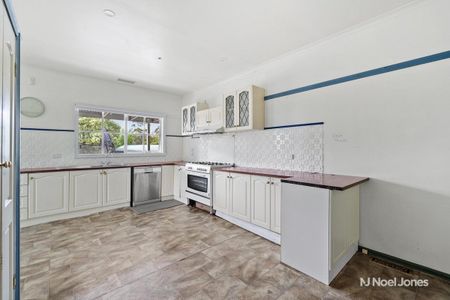 9 Bradman Avenue, MOUNT EVELYN - Photo 3