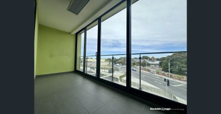 CLOSE TO STATION & SHOPPING CENTRE *LET* - Photo 5