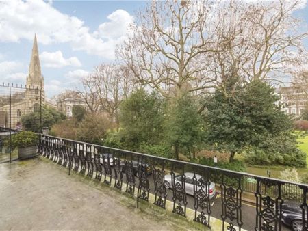 This is a charming one bedroom flat, situated in a period conversion on a very popular garden square in South Kensington. The property also benefits from a roof terrace. - Photo 5