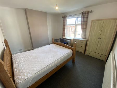 3 bedroom terraced house to rent - Photo 4