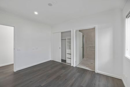 Modern Family Home - Photo 5