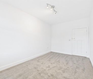 3 bedroom flat to rent - Photo 2