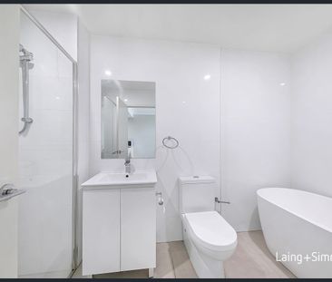 Low-maintenance one-bedroom in sought-after location - Photo 6