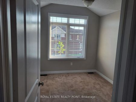 Condo Townhouse For Lease | E9010328 - Photo 4