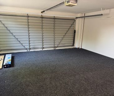 Newly refurbished large townhouse! - Photo 4