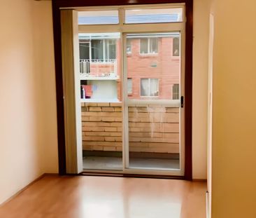 3 bedroom 1 bath - Photo 2