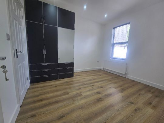 1 bed terraced house to rent in Erskine Road, London, E17 - Photo 1