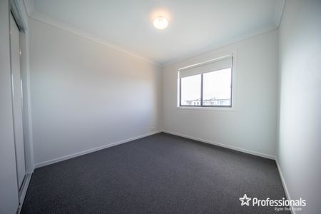 18 Dawson St, Thornhill Park VIC 3335 - Photo 4