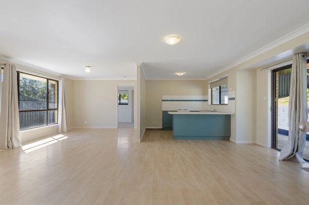 Spacious Four Bedroom Home in a Peaceful Coastal Setting - Photo 1