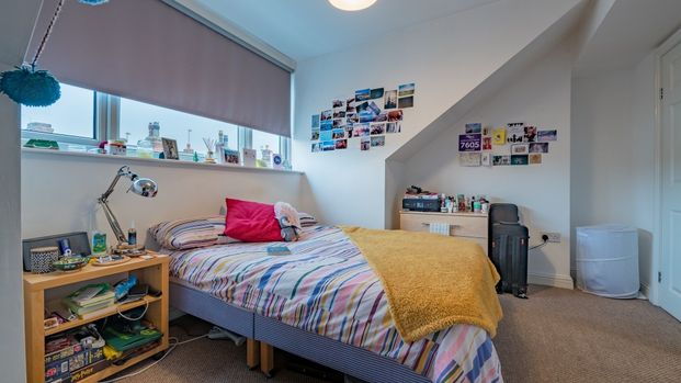 Ashville Terrace, Leeds - Photo 1