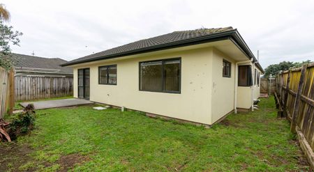 For Rent - Modern 4-Bedroom Home in Mangere - Photo 2