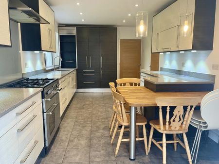 4 bedroom detached house to rent - Photo 5