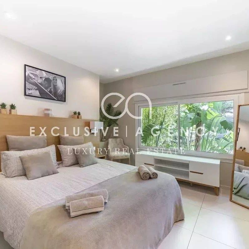 Cannes Location meublee a l'annee villa 7 pieces 284.68 m² piscine et vue mer - Photo 1