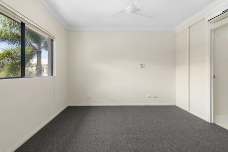 Contemporary living in Trinity Beach - Photo 3