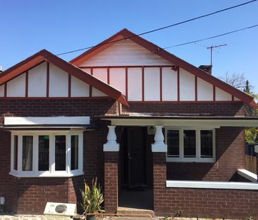 3 BEDROOM HOUSE - Federation Charm - Photo 4