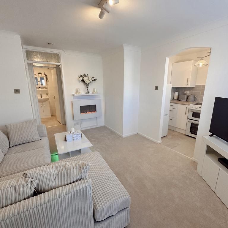 1 bedroom flat to rent - Photo 1