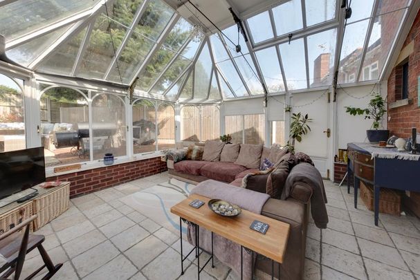 5 bedroom detached house to rent - Photo 1