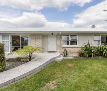 Renovated three bedroom home - Photo 5