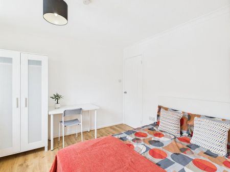 3 bedroom terraced house to rent - Photo 4