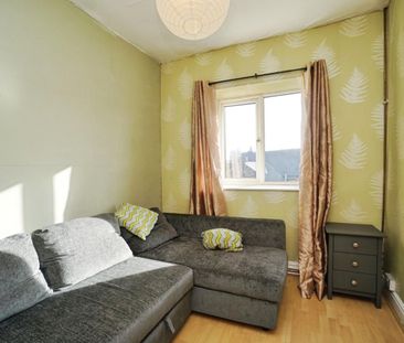 3 bedroom House To Let Total Size: 1066 SQ FT - Photo 3