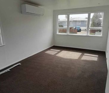 Beautiful Home in the Heart of Manurewa - Photo 2