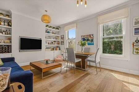 3 bedroom flat to rent - Photo 2