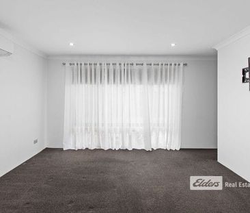 LARGE FAMILY HOME - Photo 4